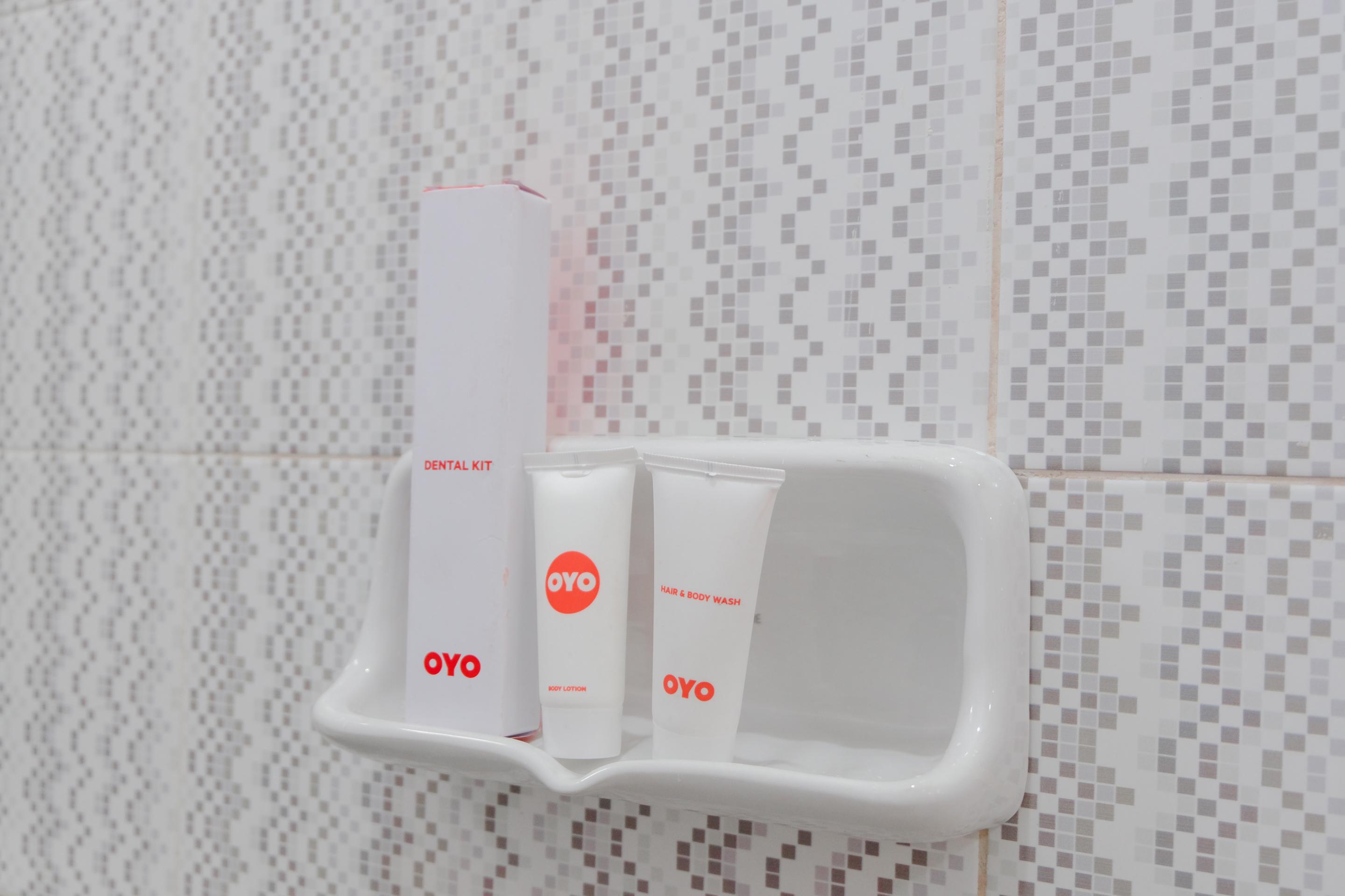 Super Oyo 1579 Kate'El Inn Banyuwangi  Exteriör bild