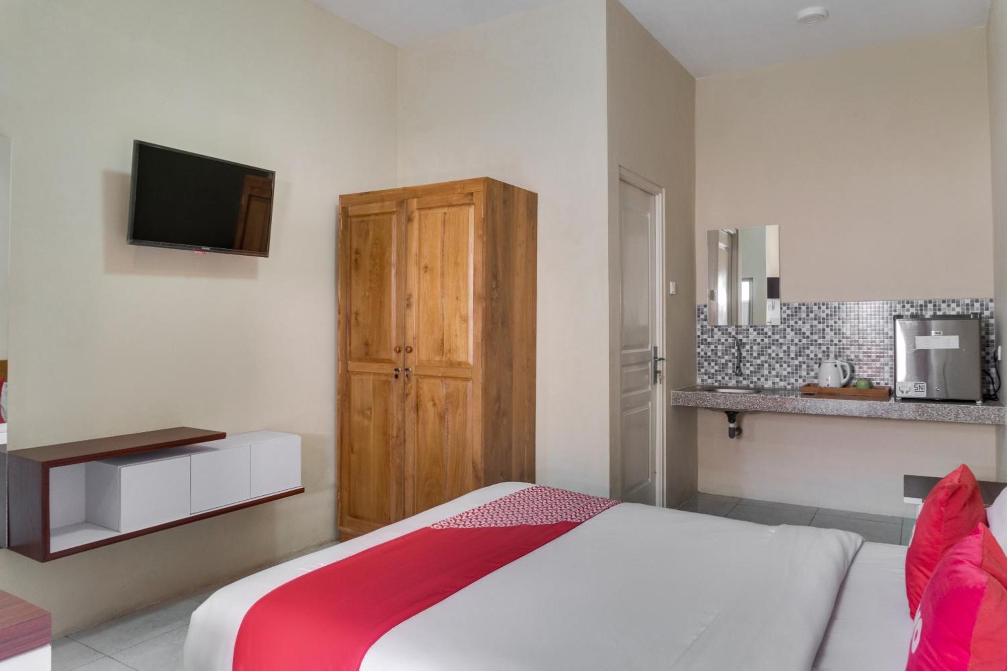 Super Oyo 1579 Kate'El Inn Banyuwangi  Exteriör bild